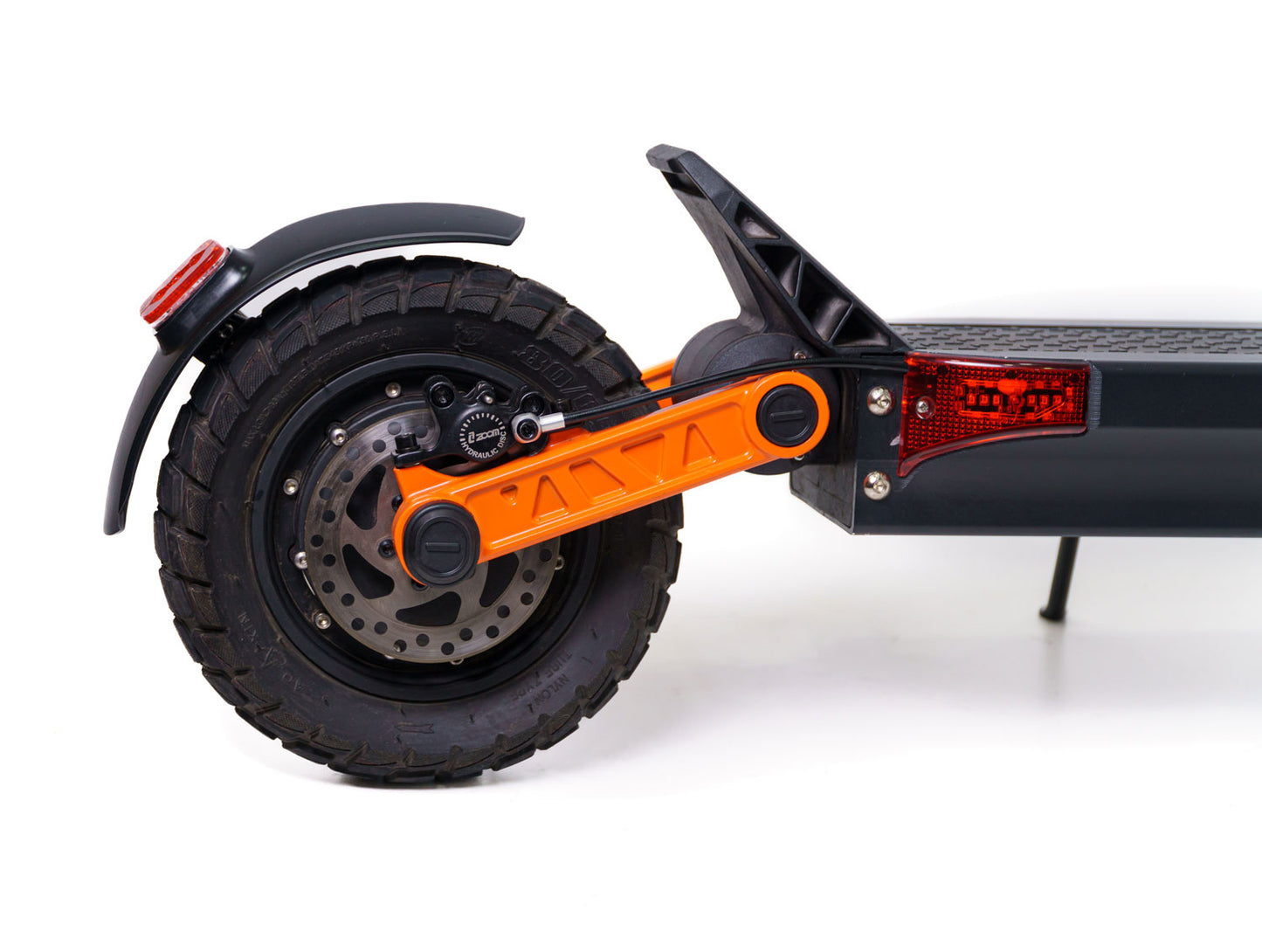 Scooter eléctrico Joyor S10-S, con autonomía de hasta 70 km, perfecta para recorridos urbanos sin recargar constantemente.