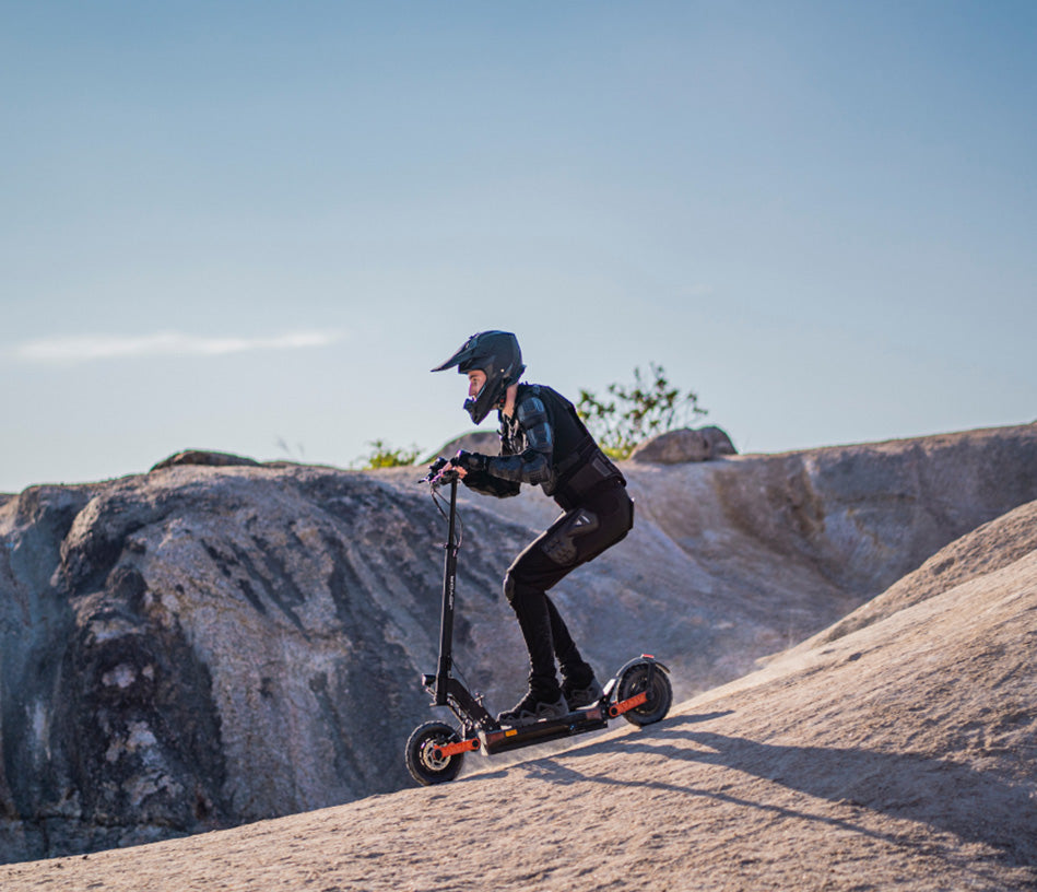 Scooter eléctrico con suspensión basculante